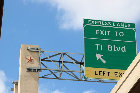 See from nearly 100 feet below, the signage for express lanes are even getting attention on the current additions to the Dallas High 5 and the eastern corridor of the LBJ I=635 sections