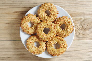 Cookies rings with nuts
