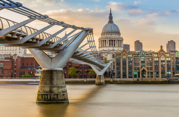 Fototapeta na wymiar Saint Paul's Cathedral and the Millennium Bridge in London