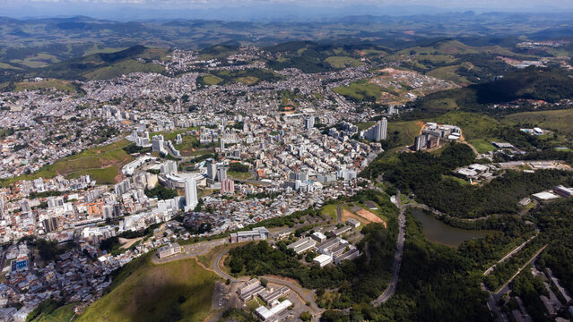 Vista a&eacute;rea da cidade de Juiz de Fora, MG, Brasil