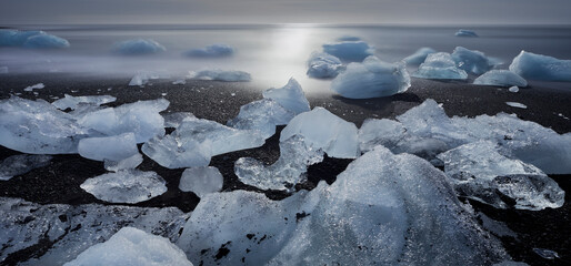 Eisberge bei der Gletscherlagune Jökulsárlon, Mondlicht, Ostisland, Island
