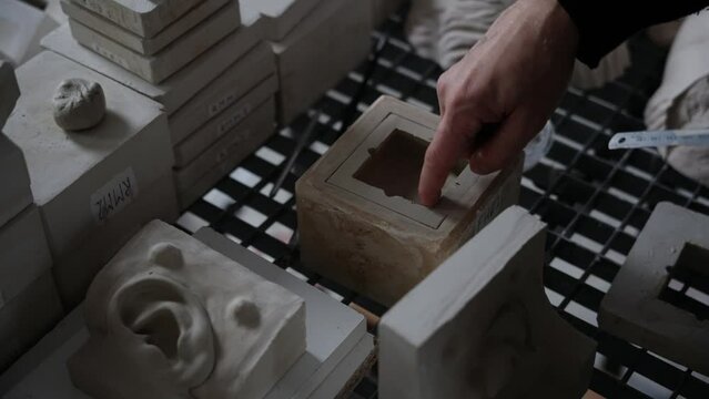 Clay Refinement รูปภาพRefining – เลือกดูภาพถ่ายสต็อก เวกเตอร์ และวิดีโอ693,519 | Adobe ...