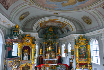 Innenansicht der Pfarrkirche Grän in der Gemeinde Grän in Tirol (Österreich)	