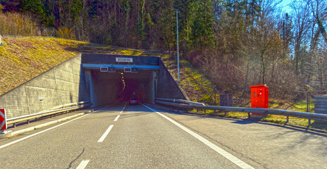A3 im Fricktal (Kanton Aargau) vor dem Bözbergtunnel Richtung Zürich (Schweiz)