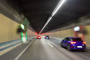 Der Gubristtunnel auf der A1 Richtung Zürich (Schweiz)