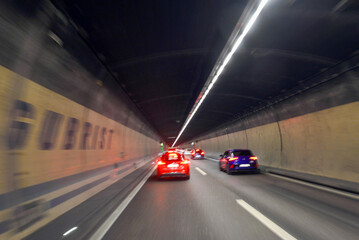 Der Gubristtunnel auf der A1 Richtung Zürich (Schweiz)