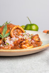 Anticucho de pollo y mariscos