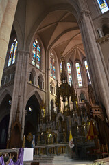 Imponente interior de la Basílica de Nuestra Señora de Luján de estilo neogótico en la provincia de Buenos Aires, Argentina.