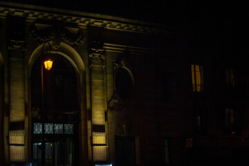 Nuit urbaine, parcours de nuit sur route à Paris, ville lumière avec néons, et scène de nuit...