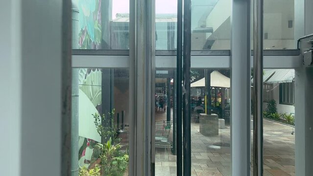 Hydraulic elevator mechanism system at work