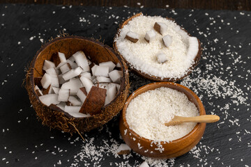 Fototapeta premium white coconut pulp and dried coconut flakes