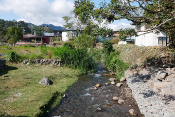 Fototapeta na wymiar Gebirgsfluss Rio Caldero in Bajo Boquete in Panama