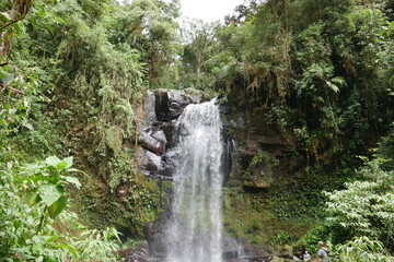 Wasserfall im Nebelwald von Boquete in Panama