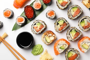 Foto op Plexiglas Set of delicious sushi rolls on white background, flat lay © New Africa