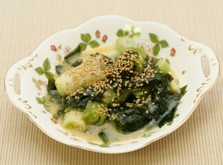 ネギとワカメの酢味噌和え