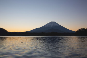 夜明けの逆さ富士　精進湖