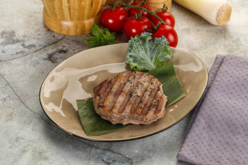 Grilled tuna medallion in the plate