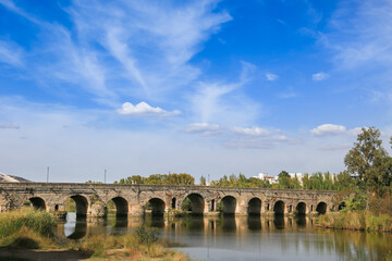 Fototapeta na wymiar The Roman Stone Bridge over the Guadiana River