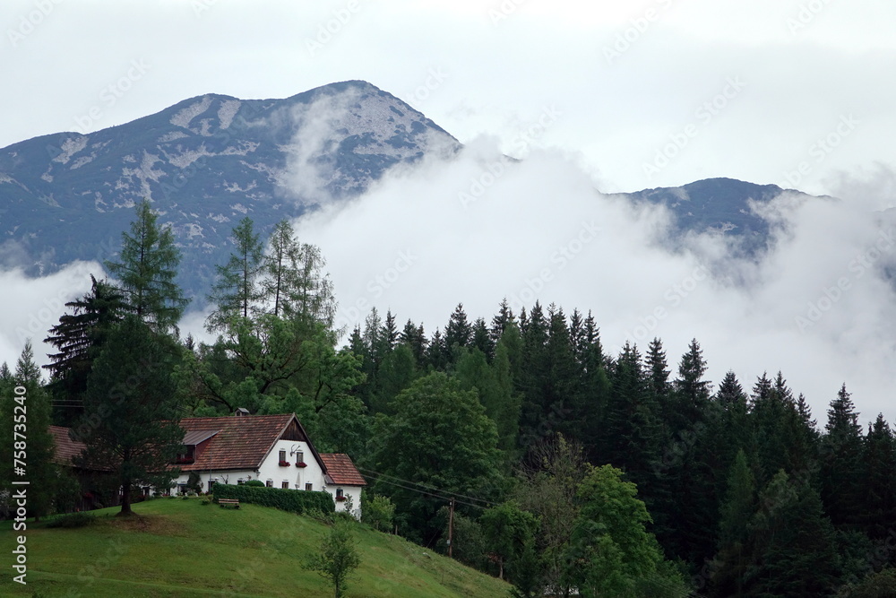 Canvas Prints haus am gleinkersee, berge in wolken