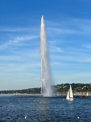 jet d'Eau fountain in Geneva with few yachts in the lake - 758746298