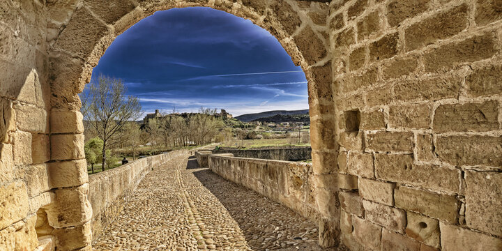 Fr&iacute;as Medieval Bridge, 13th Century Gothic Style, Ebro River, Fr&iacute;as Medieval Town, Historic Artistic Grouping, Las Merindades, Burgos, Castilla y Le&oacute;n, Spain, Europe