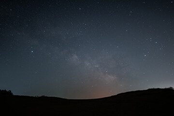 日本の鳥取県の鳥取砂丘に浮かぶ美しい天の川