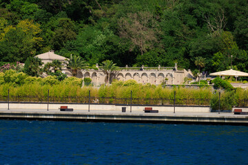 Fototapeta na wymiar View from the water of the Bosphorus Strait to ancient palaces and buildings. Public place on the street of Istanbul, Türkiye.