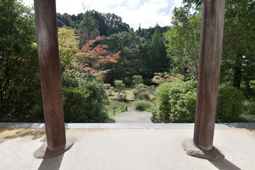 円成寺　楼門から浄土式庭園を望む　奈良県奈良市忍辱山町