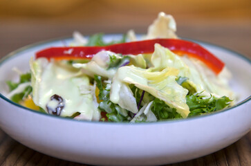 View of the seasoned salad on the plate