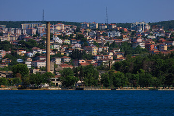 Obraz premium Cityscape View from the water to buildings in the city of Istanbul 