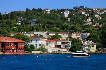 Obraz premium Cityscape View from the water to buildings in the city of Istanbul in public places