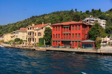 Obraz premium Cityscape View from the water to buildings in the city of Istanbul in public places