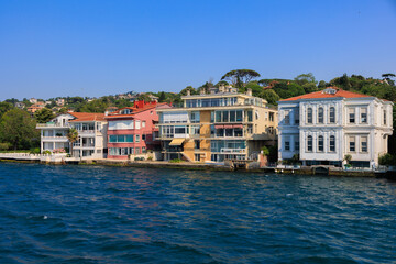 Obraz premium Cityscape View from the water to buildings in the city of Istanbul in public places