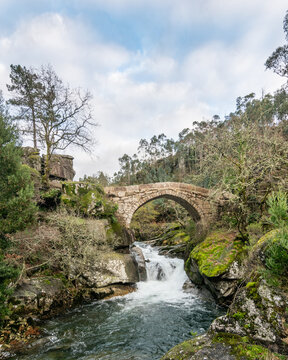 Puente de Almofrei, en Cotobade (Galicia, Espa&ntilde;a)