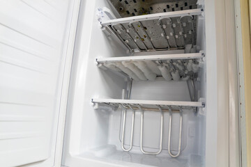 Ice in the freezer, Defrosting of the fridge and freezer