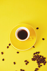 Kaffeetasse, Food; Stillife; Kaffeetasse; Kaffee; Kaffeebohnen; vor Gelb