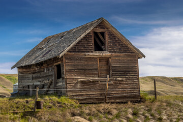Fototapeta na wymiar Rustic buildings dot Kneehill County Alberta Canada