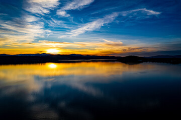 Obraz premium Sunset on Coeur d'Alene Lake from Coeur d'Alene Lake Drive Bike Path