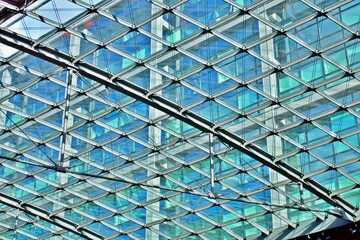 Dachkonstruktion aus Glas und Stahl