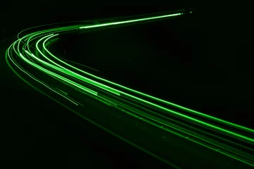 Photo sur Aluminium Autoroute dans la nuit green car lights at night. long exposure