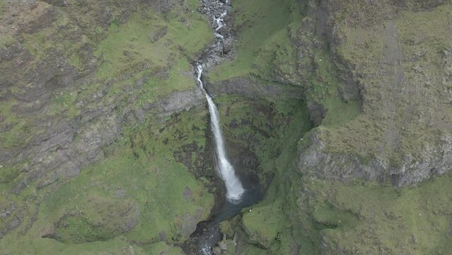 Hjalparfoss Waterfall Iceland landscape 4K drone aerial footage

Seljalandsfoss is one of the most famous waterfalls in Iceland, located on the southern coast of the country near the town of Hvolsvöll