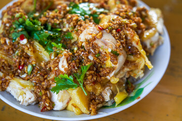 A delicious plate of Cantonese white-cut chicken, white-cut chicken, and boiled chicken