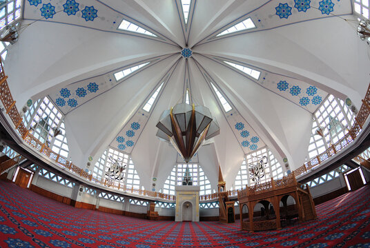 Mekez Mosque, located in Akcakoca, Duzce, Turkey, is a modern and large mosque.