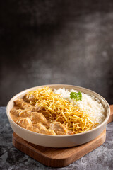 Chicken stroganoff with rice and straw potatoes. Strogonoff.