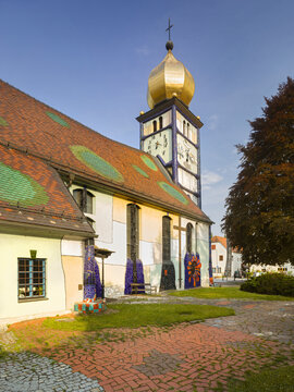 Barbarakirche, Hunderwasserkirche B&auml;rnbach Steiermark, &Ouml;sterreich