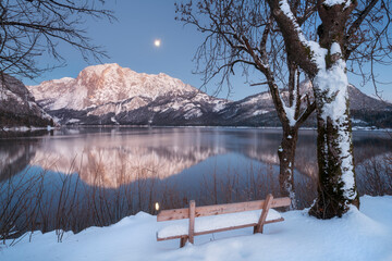 Trisslwand, Bank am Ufer vom Altausseer See, Altaussee, Salzkammergut, Steiermark, Österreich