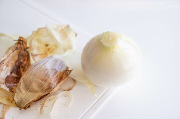 皮をむいた新玉ねぎ