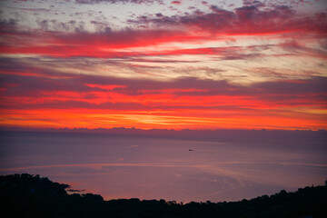 Obraz premium Sonnenaufgang bei Bormes les Mimosas in Südfrankreich