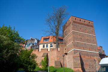 Krzywa wieża - średniowieczna baszta miejska, Toruń, Poland - obrazy, fototapety, plakaty