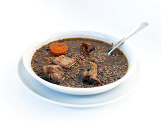 Lentejas estofadas con chorizo carne y zanahoria